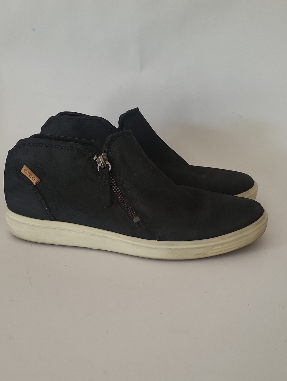 ECCO Soft 7 Women's Black Nubuck Zip Bootie